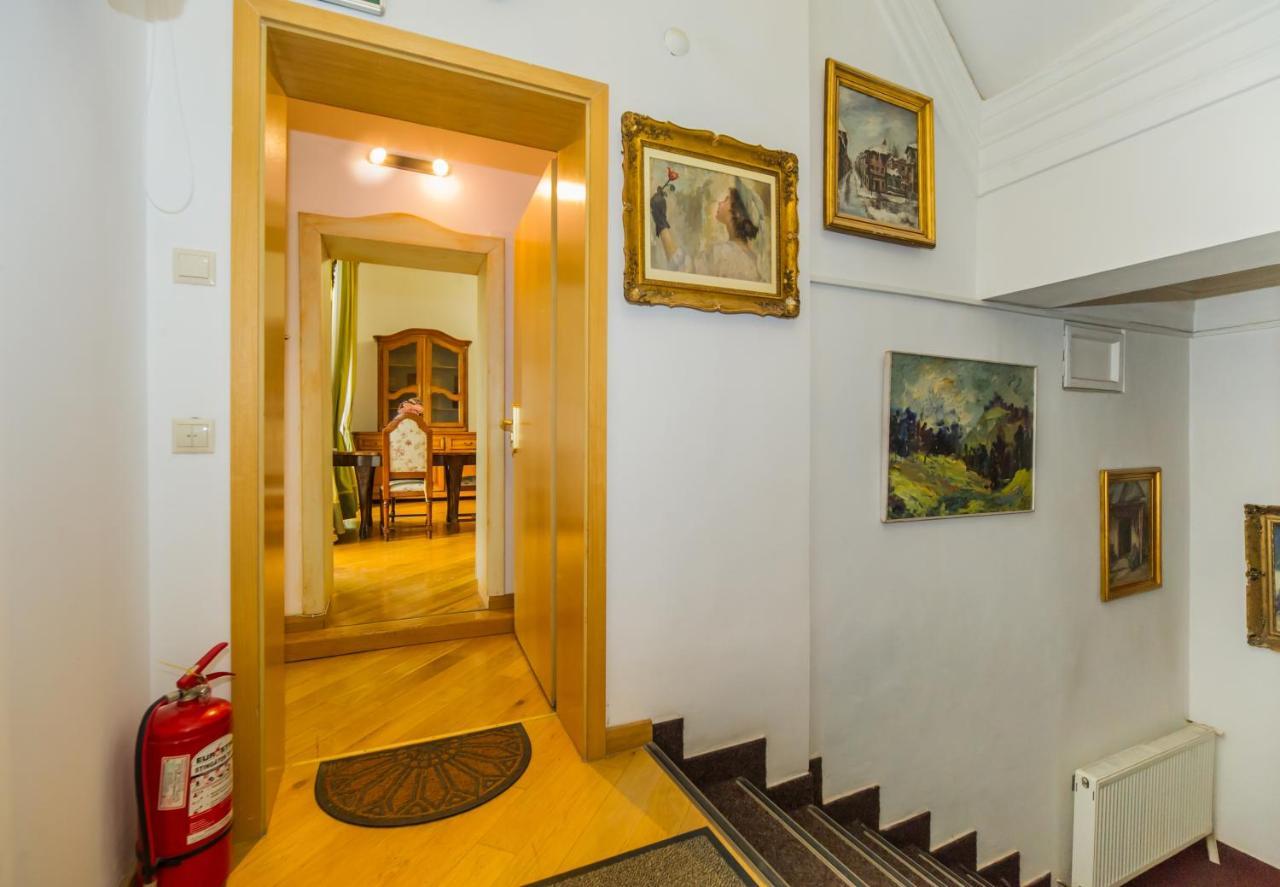 Kronhaus Брашов Екстериор снимка